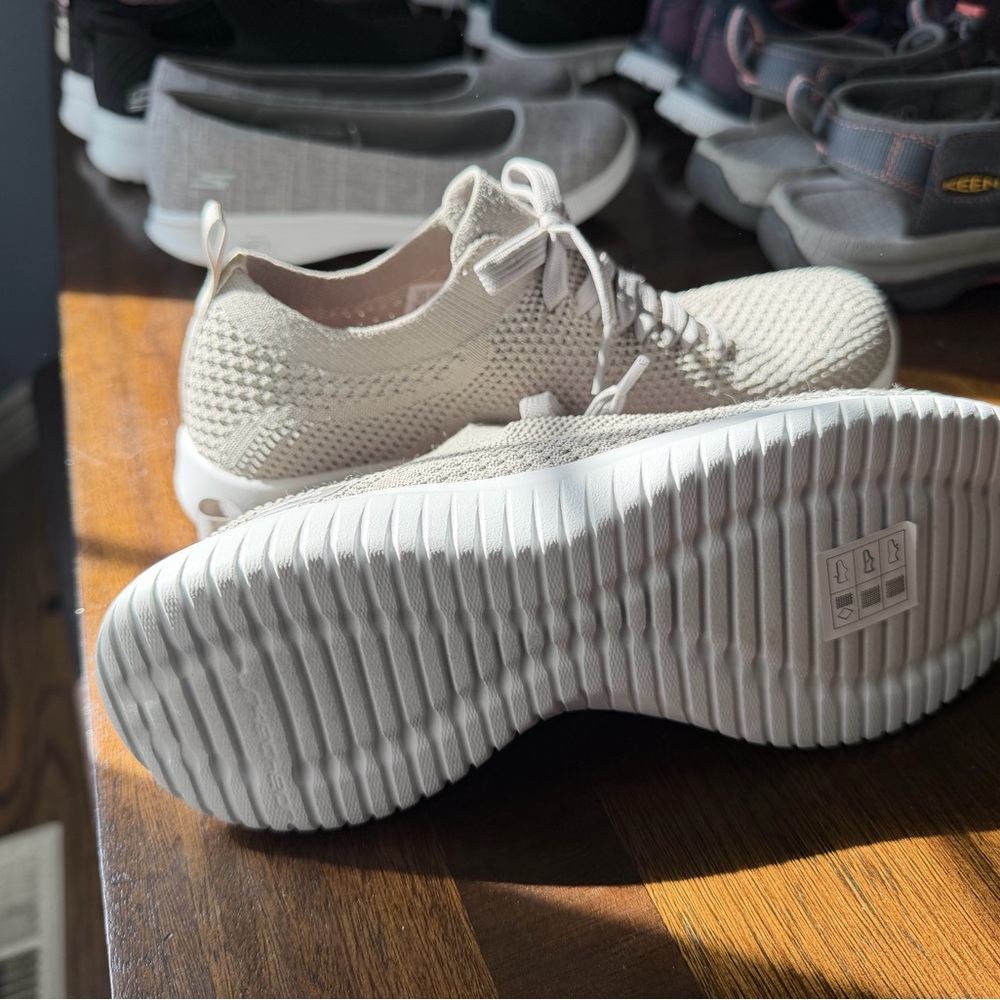 Brand New Women’s Memory Foam Sketchers Tennis Shoes